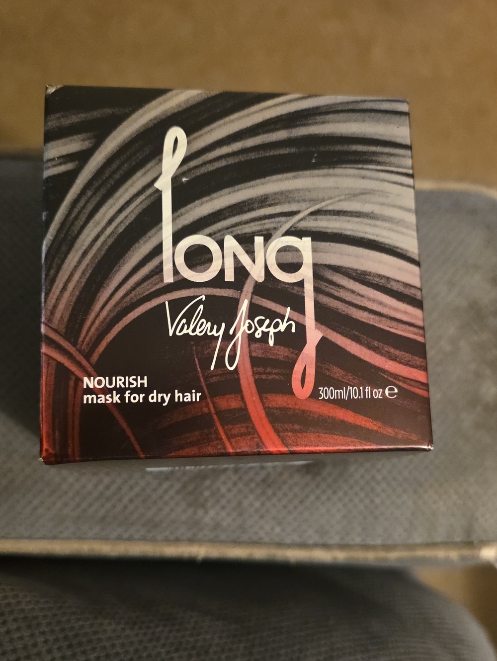Valery Joseph Nourish Mask for Dry Hair - Red/Black